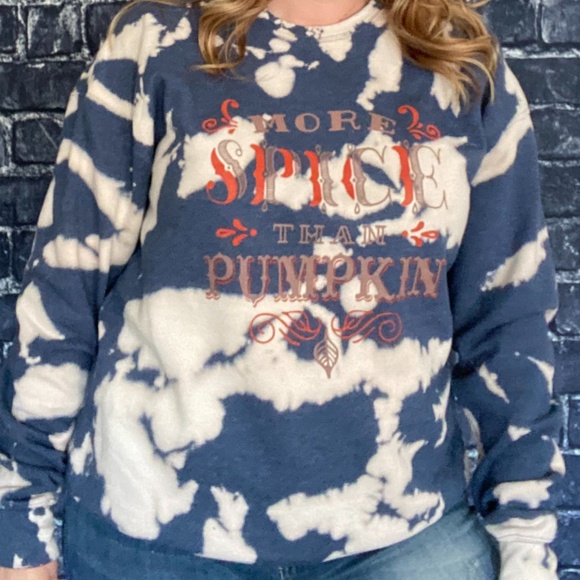 Bleached Pumpkin Sweatshirt - Extended Sizes - Picture 2 of 5